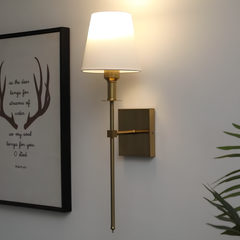Long-lasting wireless wall lamp with remote control