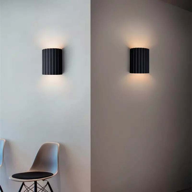 Elegant round wall lamp in soft colors
